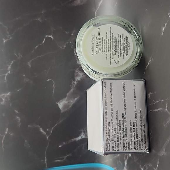 Elizabeth Arden Visible Difference Refining Moisture Cream Complex 75ml** - Picture 2 of 3